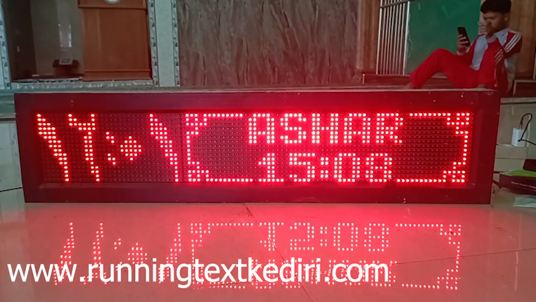 <p>Apa Itu Running Text ? Runing text, juga dikenal sebagai LED display bergerak atau teks berjalan, adalah media informasi elektronik yang menampilkan tulisan bergerak secara digital. Running text terbuat dari panel LED ( Light Emitting Diode) yang tersusun rapi untuk membentuk baris tulisan. Dengan tekologi ini, informasi bisa disampaikan dalam bentuk teks dinamis, gambar sederhana, hingga animasi ringan.</p>